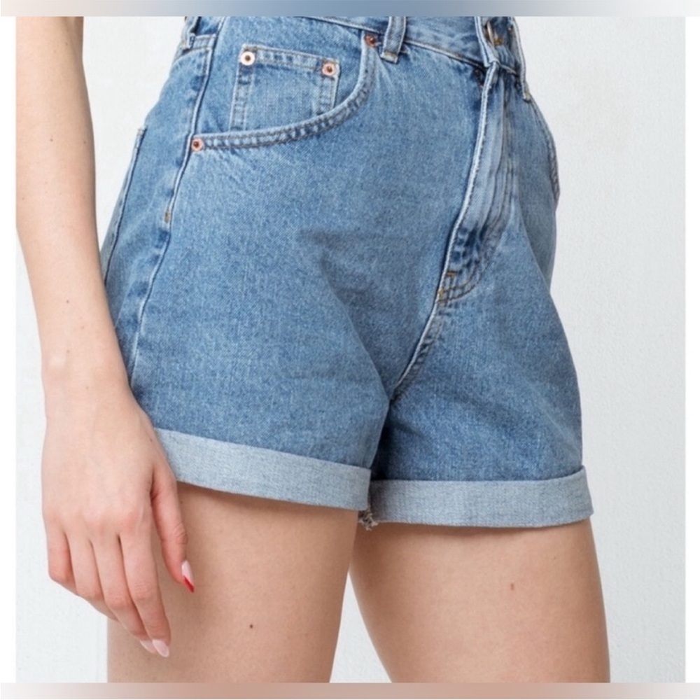 BDG Mom High-rise Short - Size 26